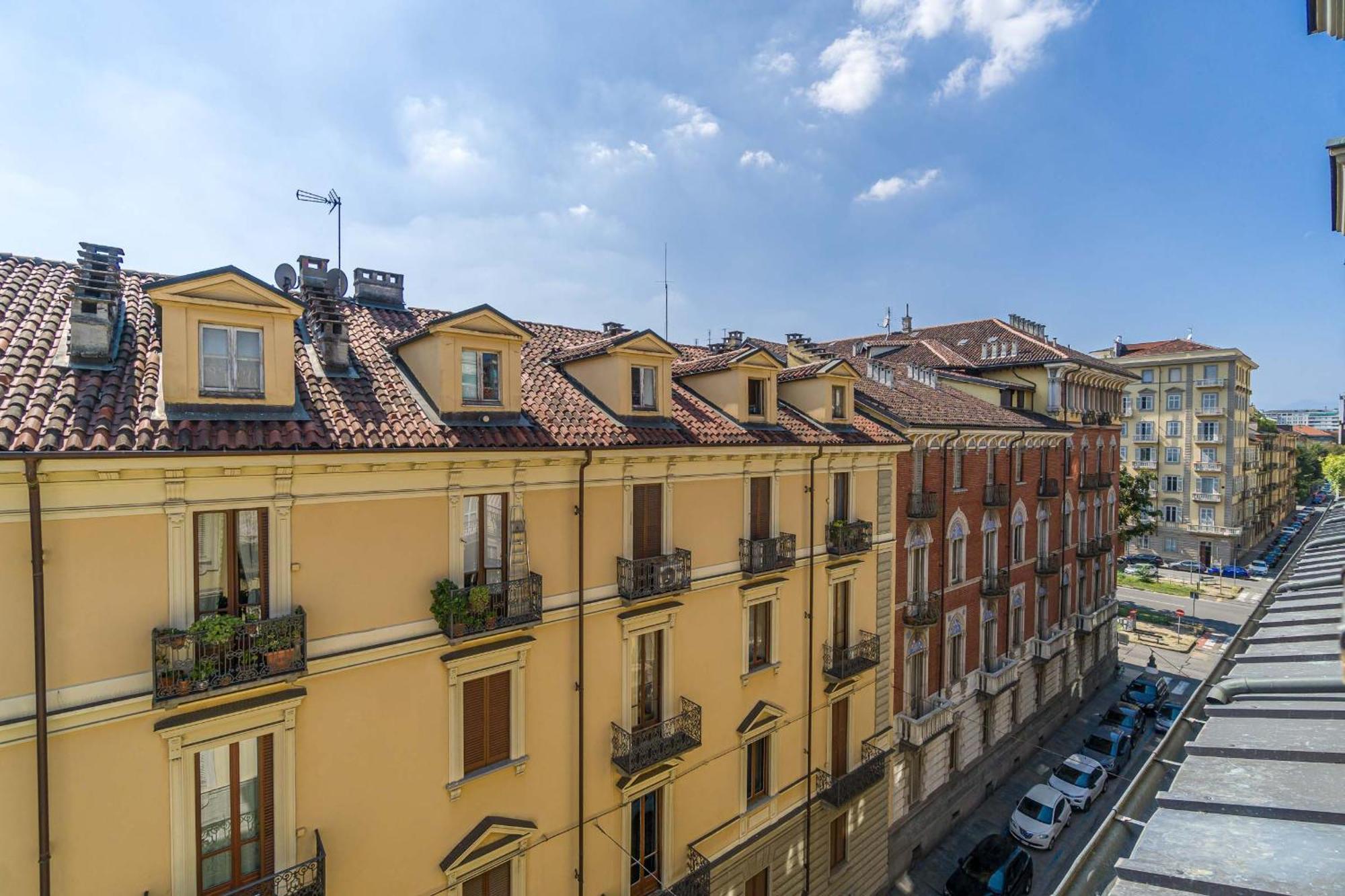 Casa Valeggio Attic Apt Few Steps From Porta Nuova Apartment ตูริน ภายนอก รูปภาพ