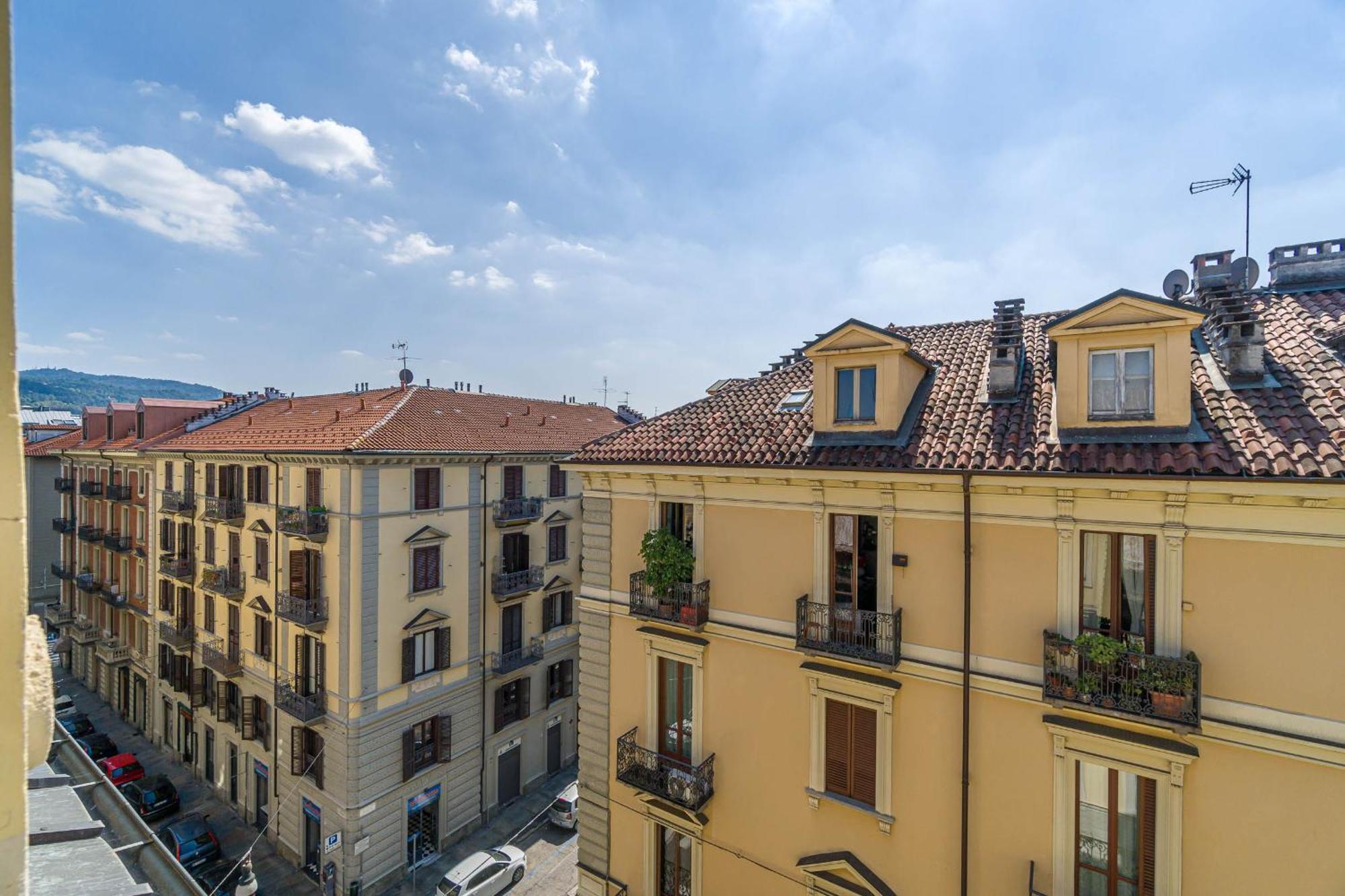 Casa Valeggio Attic Apt Few Steps From Porta Nuova Apartment ตูริน ภายนอก รูปภาพ
