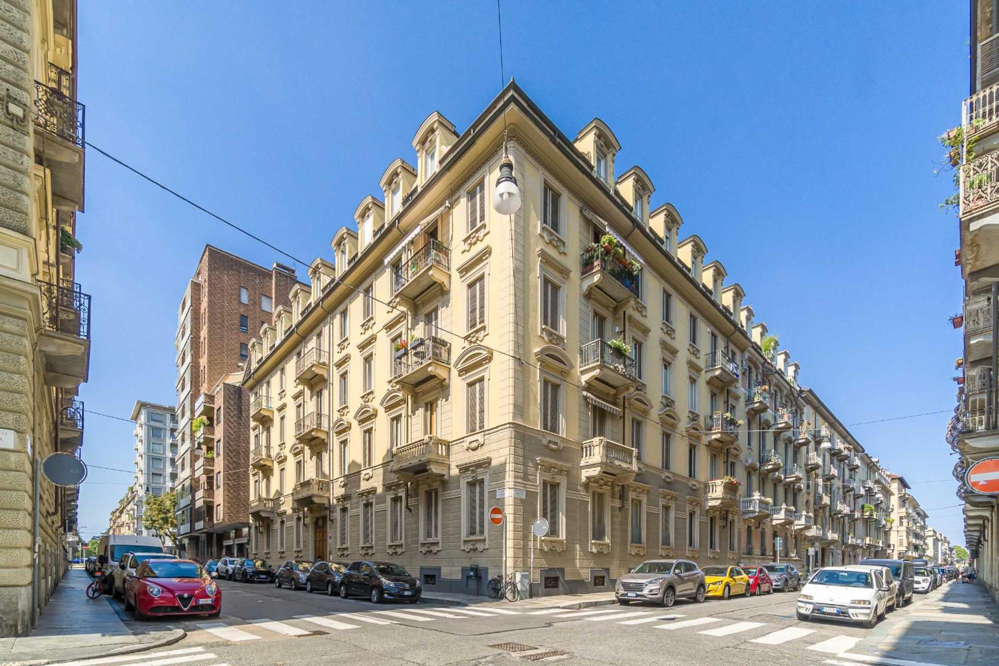 Casa Valeggio Attic Apt Few Steps From Porta Nuova Apartment ตูริน ภายนอก รูปภาพ